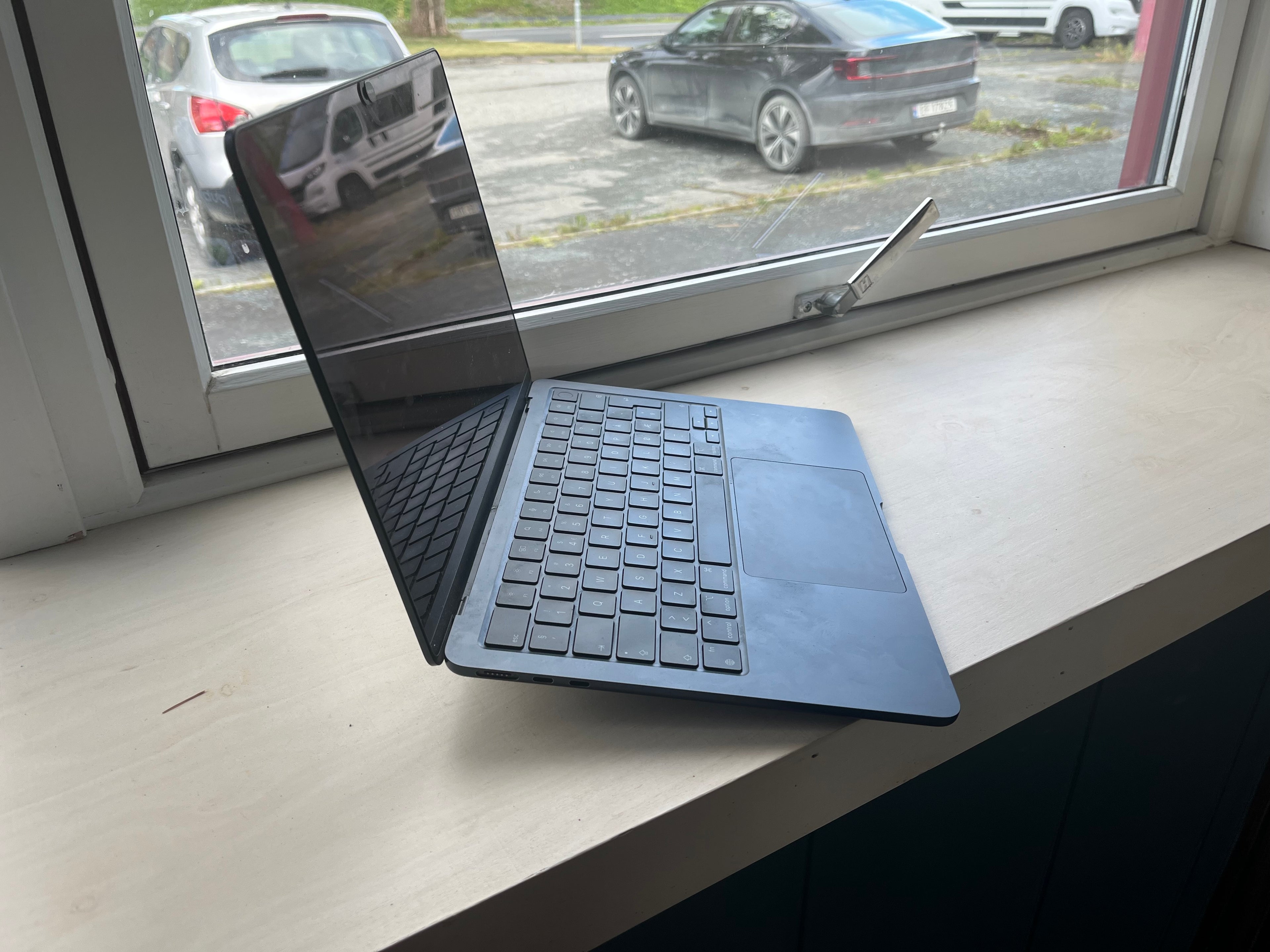 Laptop Riser – Minimalistisk og effektiv