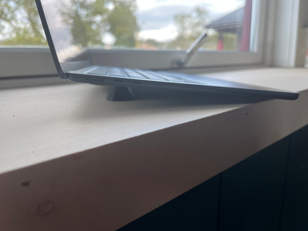 Laptop Riser – Minimalistisk og effektiv